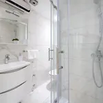 3 - Beautiful Modern In The Heart Of *
