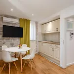 3 - Beautiful Modern In The Heart Of Apartmán *