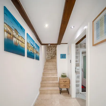 3 - Beautiful Modern In The Heart Of Apartment Split