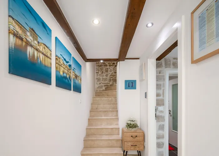 3 - Beautiful Modern In The Heart Of Апартаменты *