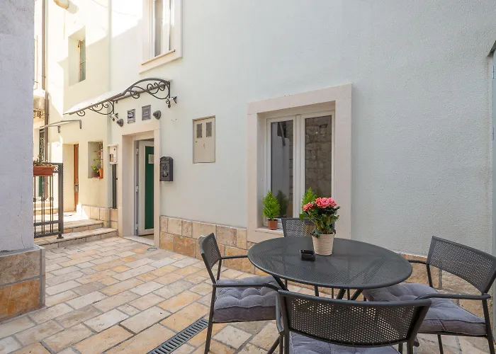 3 - Beautiful Modern In The Heart Of